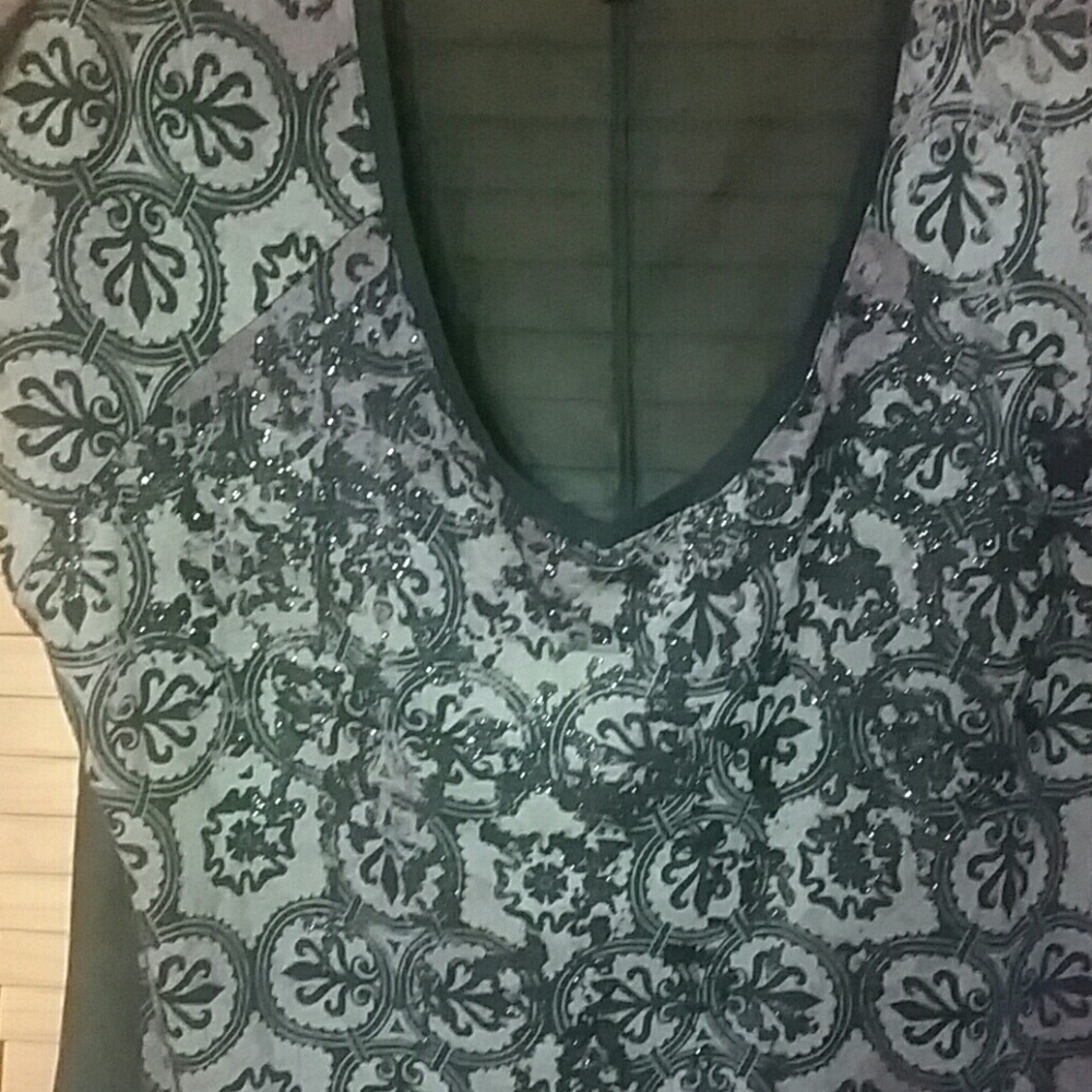 Top - Picture 2 of 4
